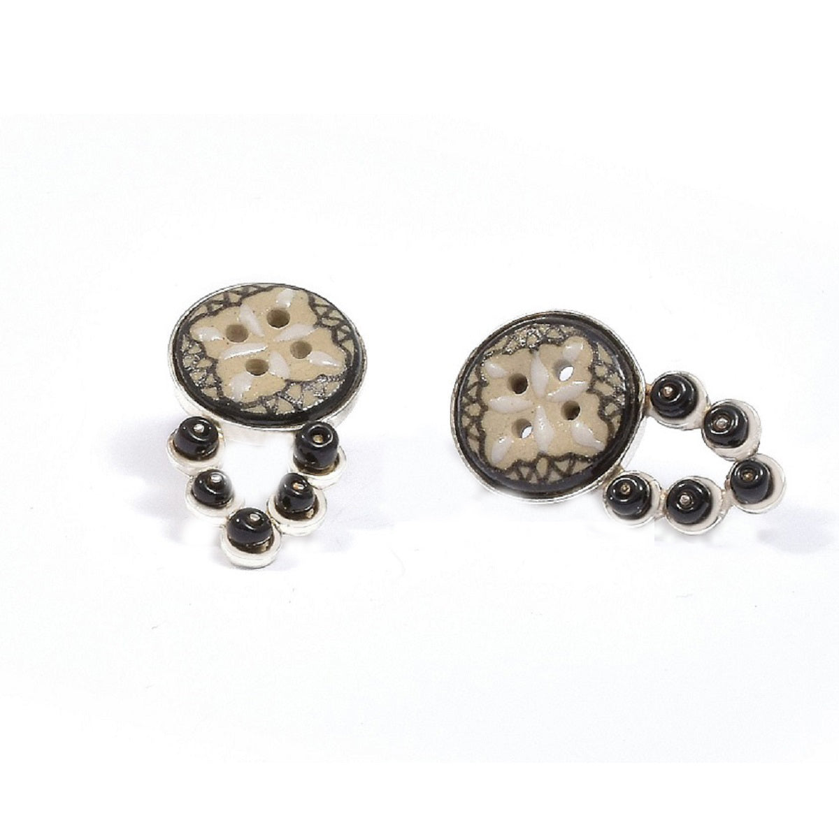 Aretes Cortos de Plata con Talavera Negra y Blanco.