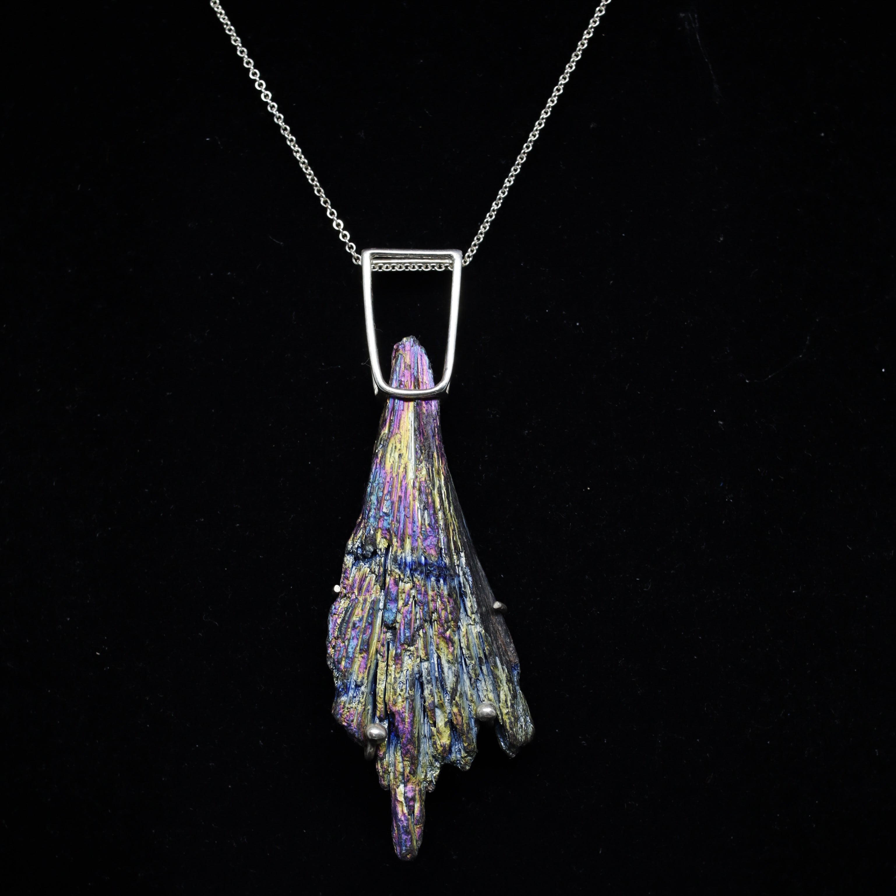 Dije de Plata y Piedrda Kyanite.